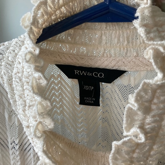 Balloon sleeved top in lace-ish fabric. Never worn and in perfect condition. - Picture 3 of 6